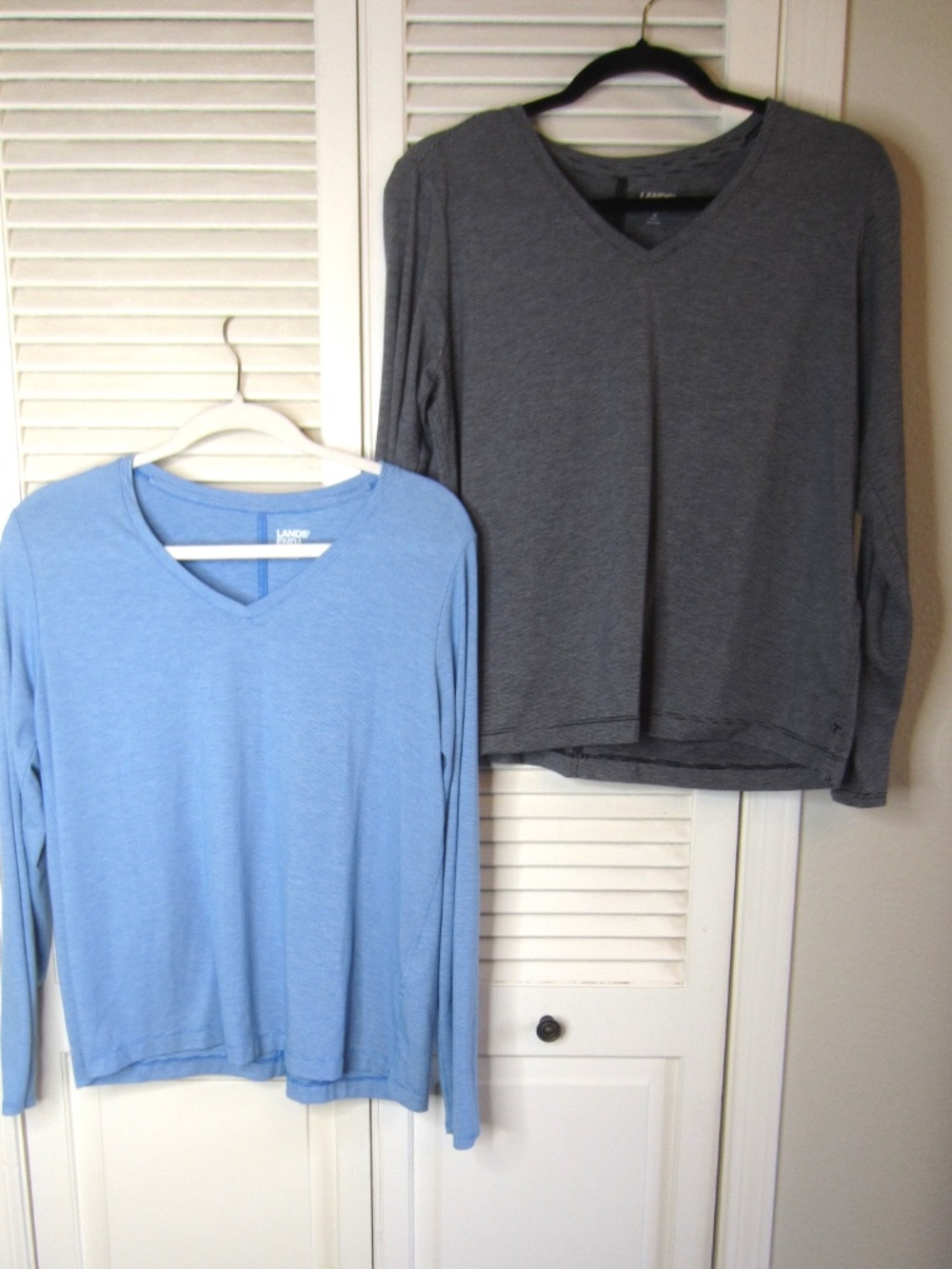 BUNDLE Lands' End v-neck long sleeve tees - Size Medium
